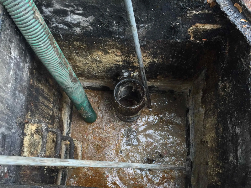 阳光嘉园隔油池清理